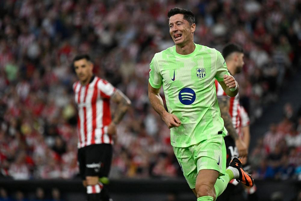 这位前锋的跑动太勤快了